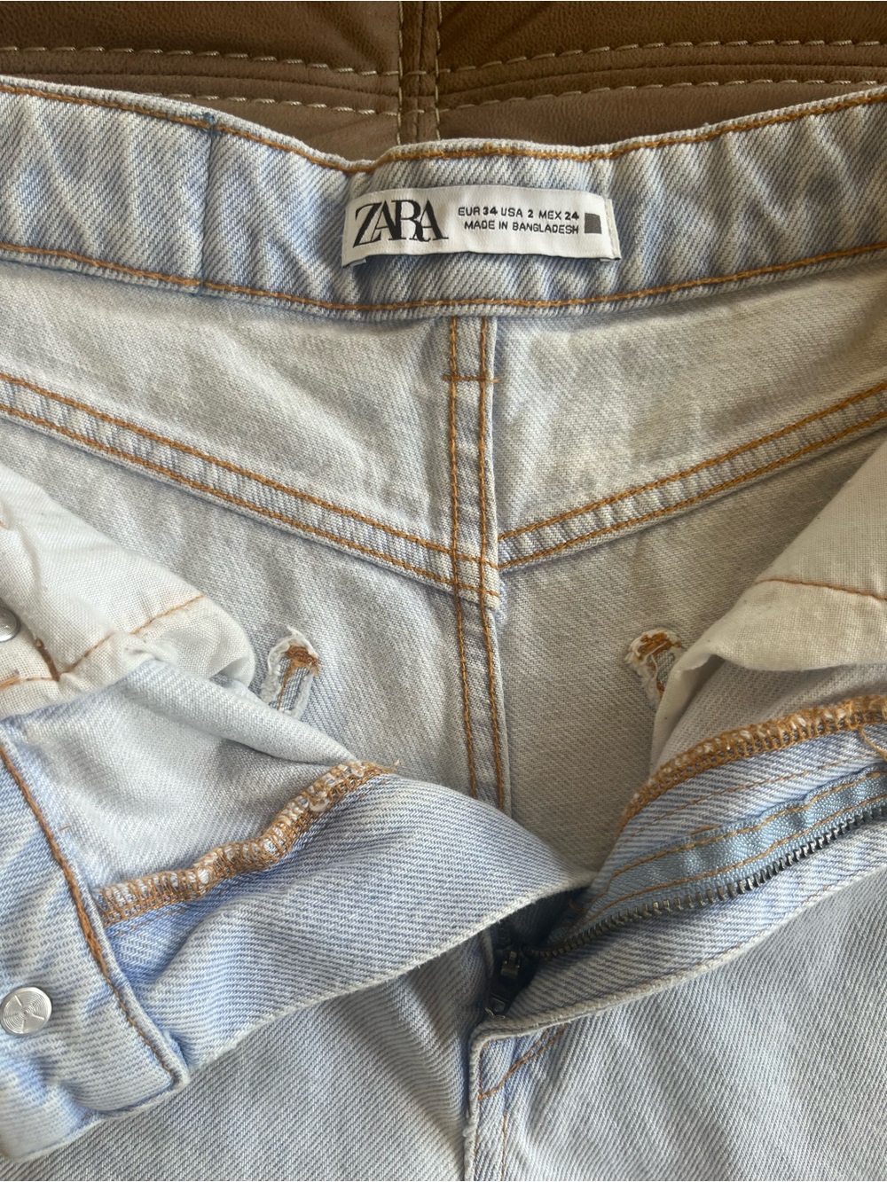 ZARA Light Wash Frayed Hem Denim Shorts - Picture 2 of 6